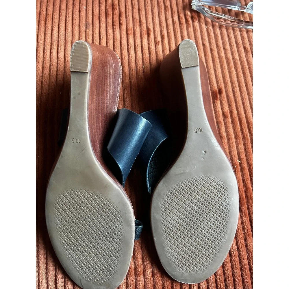 Tory Burch Wedge Sandals Women's Size 10.5 Black Good Laser-Cut Logo